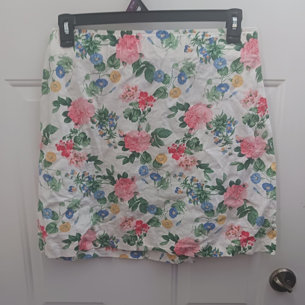 Old Navy White Floral Mini Skirt with Pink, Blue & Yellow Blooms